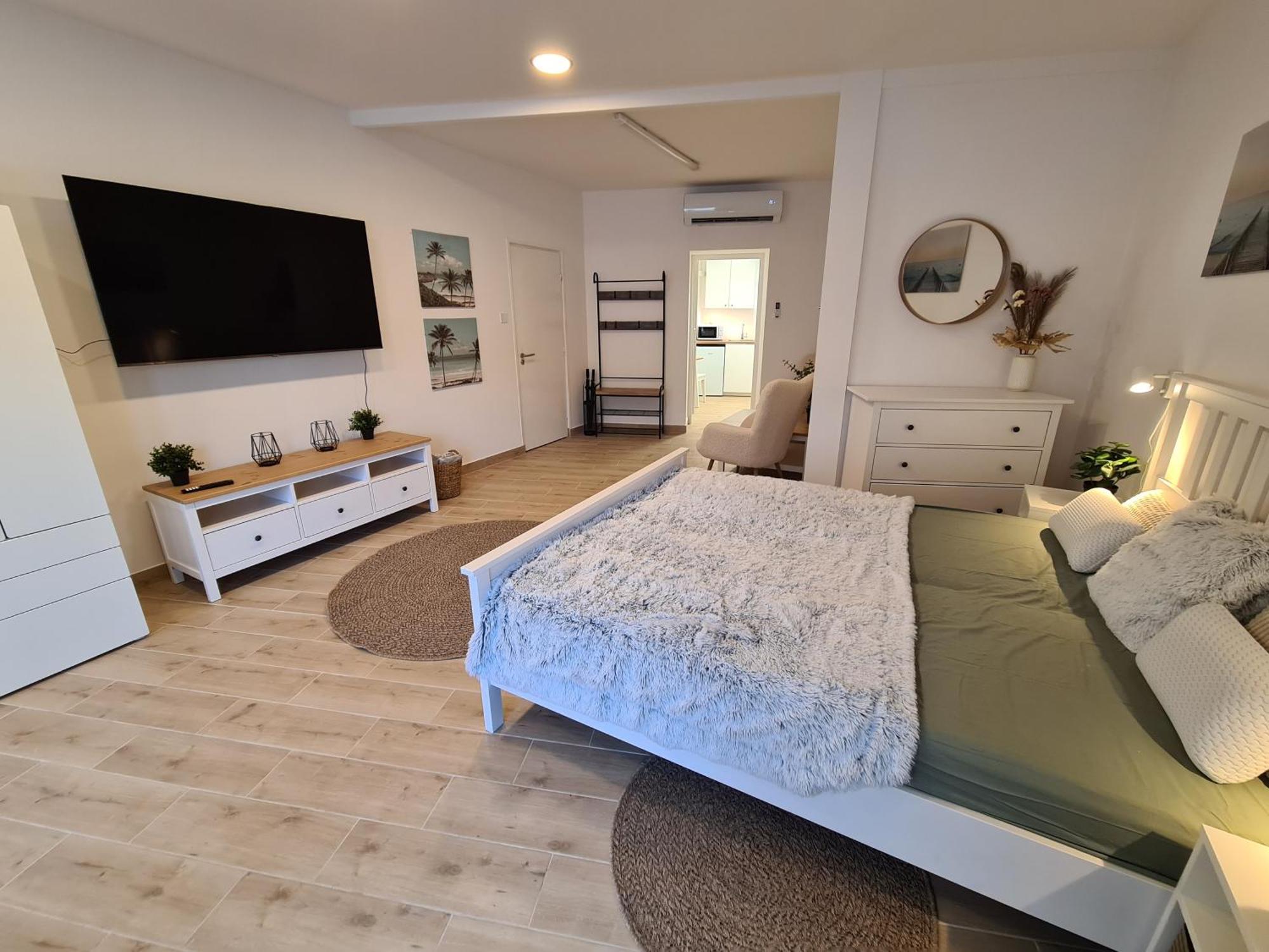 Kedves Apartman Pécs Esterno foto