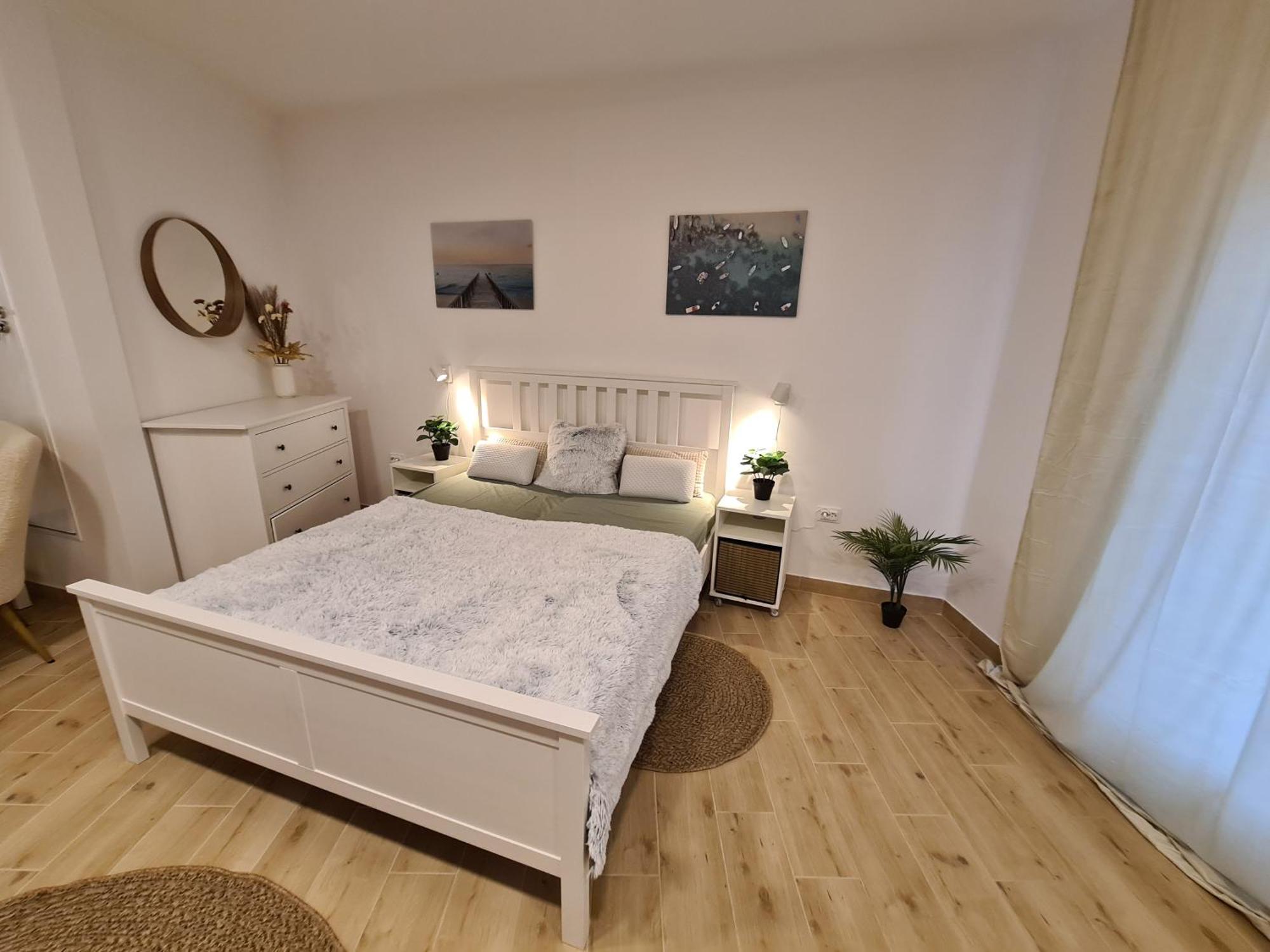 Kedves Apartman Pécs Esterno foto