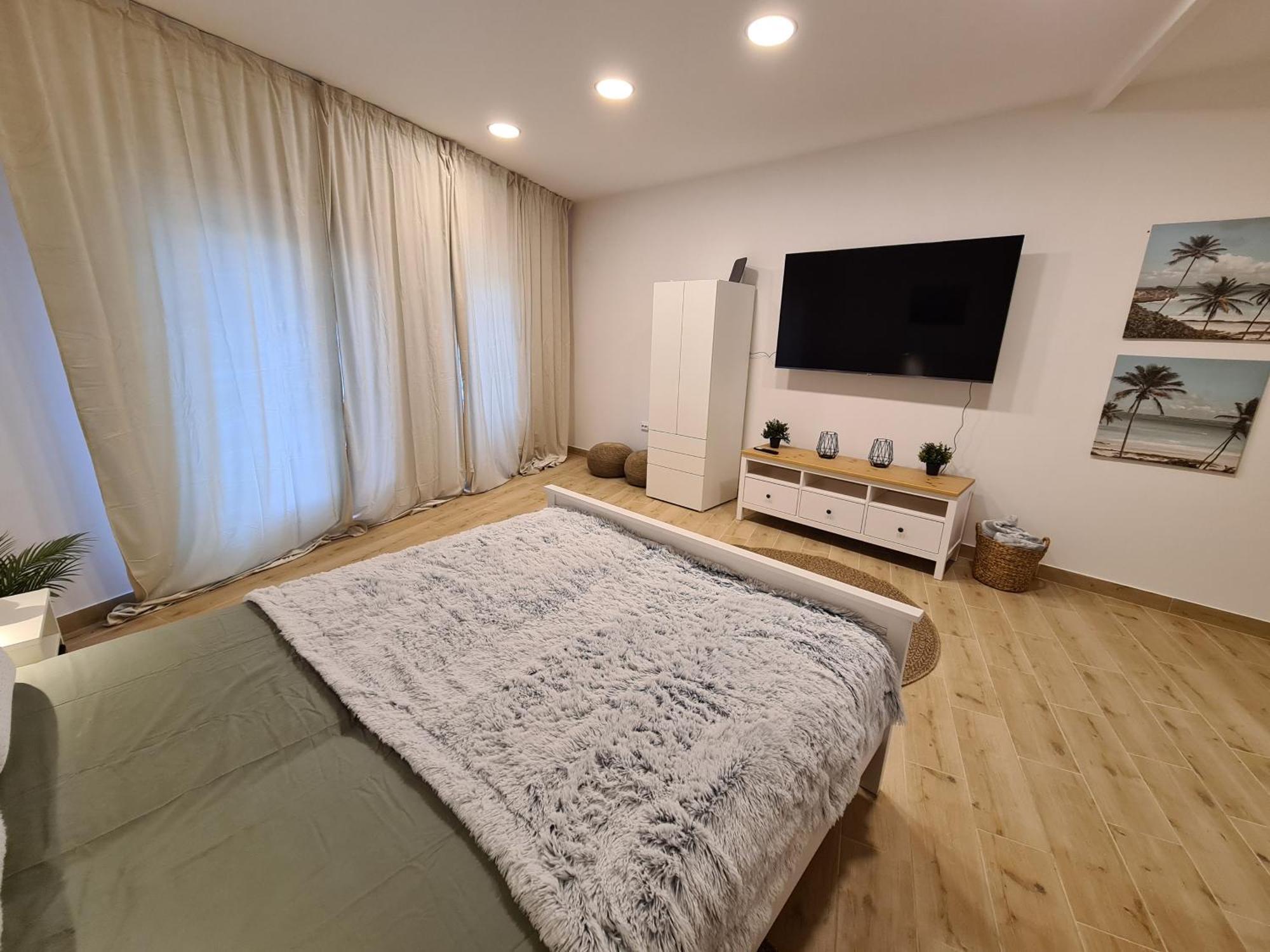 Kedves Apartman Pécs Esterno foto
